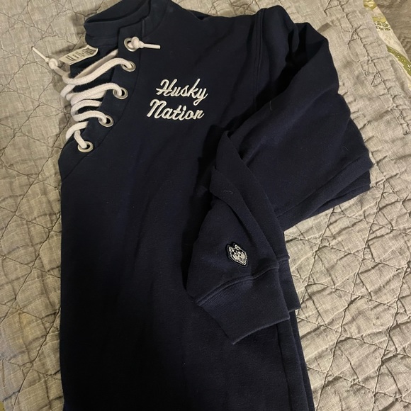 Victoria’s Secret PINK UConn Sweatshirt - Picture 5 of 5